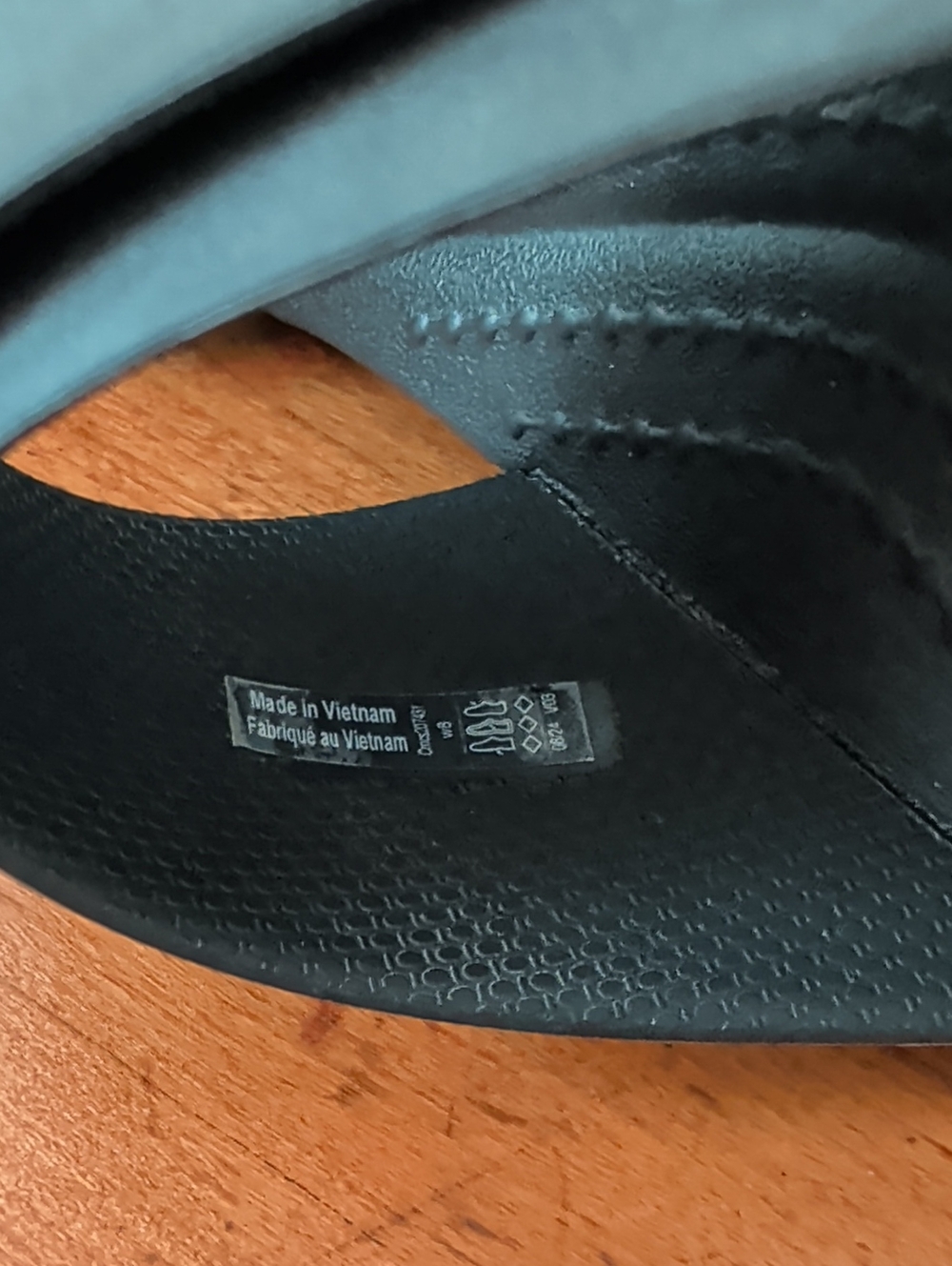 CROCS Brooklyn Buckle Low Wedge Sandal - Size 8 - Picture 10 of 11